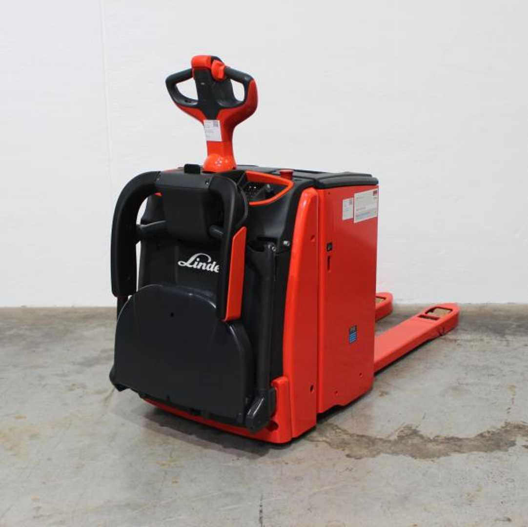 Used Forklift Linde T 20 AP 1153-02 Žemo kėlimo krautuvas su vairuotojo stovu (ar keleivio platforma) (Image 8) Used Forklift Linde T 20 AP 1153-02 Žemo kėlimo krautuvas su vairuotojo stovu (ar keleivio platforma) (Image 8)