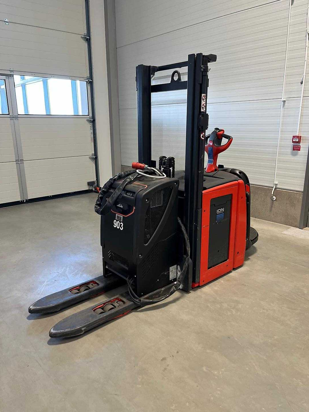 Used Forklift Linde L14AP Žemo kėlimo krautuvas su vairuotojo stovu (ar keleivio platforma) (Image 1) Used Forklift Linde L14AP Žemo kėlimo krautuvas su vairuotojo stovu (ar keleivio platforma) (Image 1)