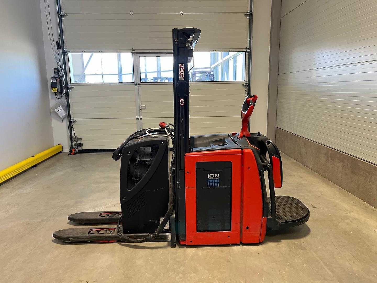 Used Forklift Linde L14AP Žemo kėlimo krautuvas su vairuotojo stovu (ar keleivio platforma) (Image 2) Used Forklift Linde L14AP Žemo kėlimo krautuvas su vairuotojo stovu (ar keleivio platforma) (Image 2)