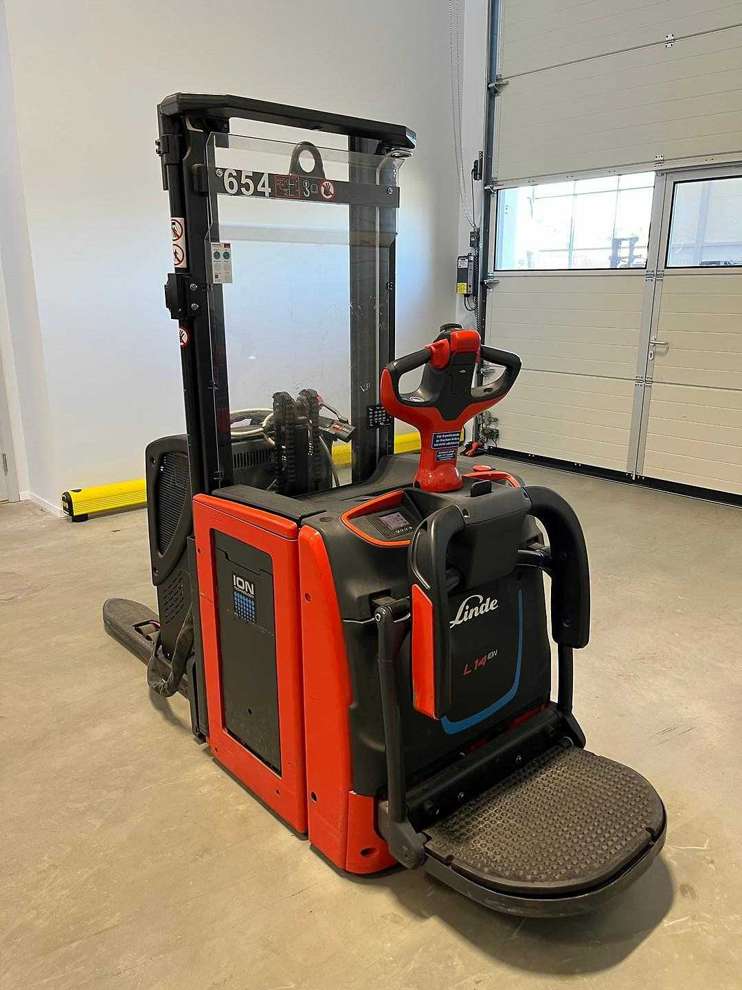 Used Forklift Linde L14AP Žemo kėlimo krautuvas su vairuotojo stovu (ar keleivio platforma) (Image 3) Used Forklift Linde L14AP Žemo kėlimo krautuvas su vairuotojo stovu (ar keleivio platforma) (Image 3)