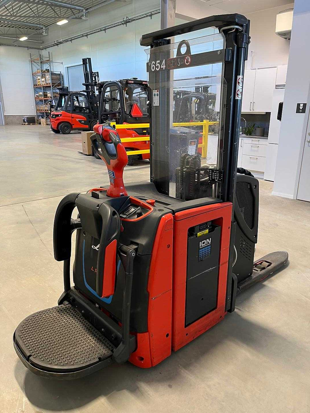 Used Forklift Linde L14AP Žemo kėlimo krautuvas su vairuotojo stovu (ar keleivio platforma) (Image 4) Used Forklift Linde L14AP Žemo kėlimo krautuvas su vairuotojo stovu (ar keleivio platforma) (Image 4)