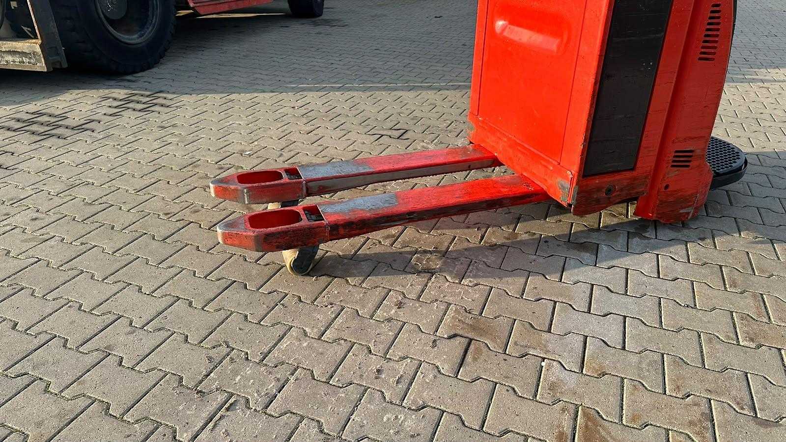 Used Forklift Linde T 20 AP Žemo kėlimo krautuvas su vairuotojo stovu (ar keleivio platforma) (Image 3) Used Forklift Linde T 20 AP Žemo kėlimo krautuvas su vairuotojo stovu (ar keleivio platforma) (Image 3)