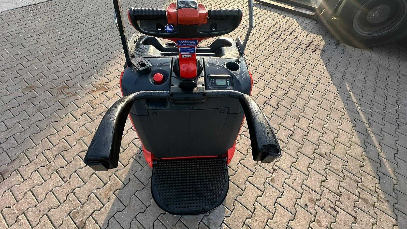 Used Forklift Linde T 20 AP Žemo kėlimo krautuvas su vairuotojo stovu (ar keleivio platforma) (Image 10) Used Forklift Linde T 20 AP Žemo kėlimo krautuvas su vairuotojo stovu (ar keleivio platforma) (Image 10)