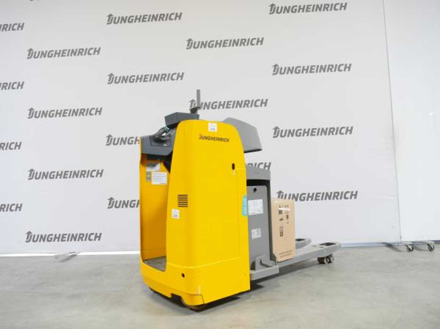 Used Forklift Jungheinrich ESE 120 (2017) Žemo kėlimo krautuvas su vairuotojo sėdyne (Image 2)