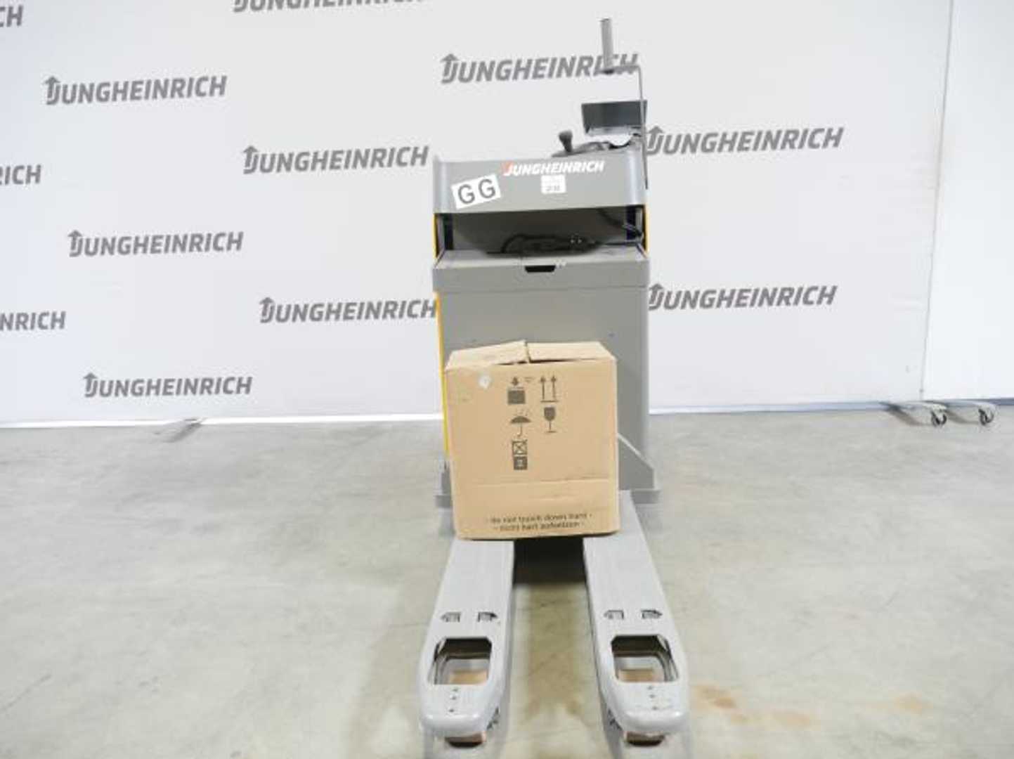 Used Forklift Jungheinrich ESE 120 (2017) Žemo kėlimo krautuvas su vairuotojo sėdyne (Image 4)