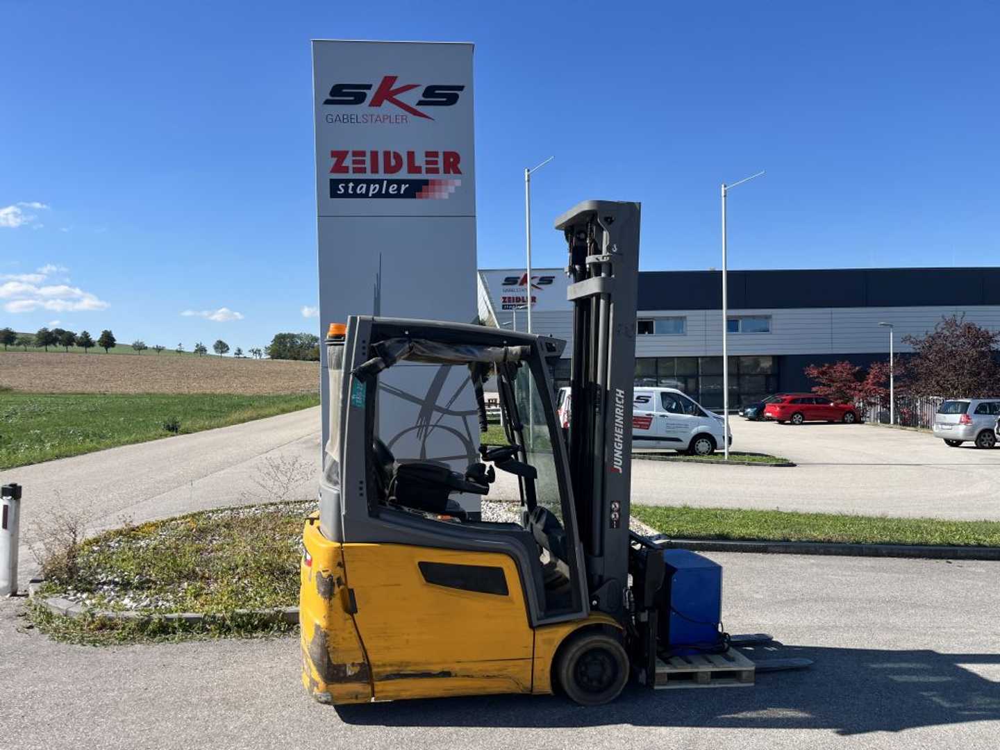 Used Forklift Jungheinrich EFG216k 3 riteņu dakšu iekrāvējs (Image 2) Used Forklift Jungheinrich EFG216k 3 riteņu dakšu iekrāvējs (Image 2)