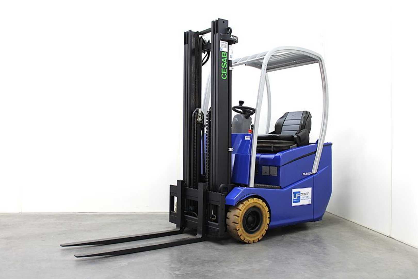 Used Forklift Cesab B 213 3 riteņu dakšu iekrāvējs (Image 2) Used Forklift Cesab B 213 3 riteņu dakšu iekrāvējs (Image 2)
