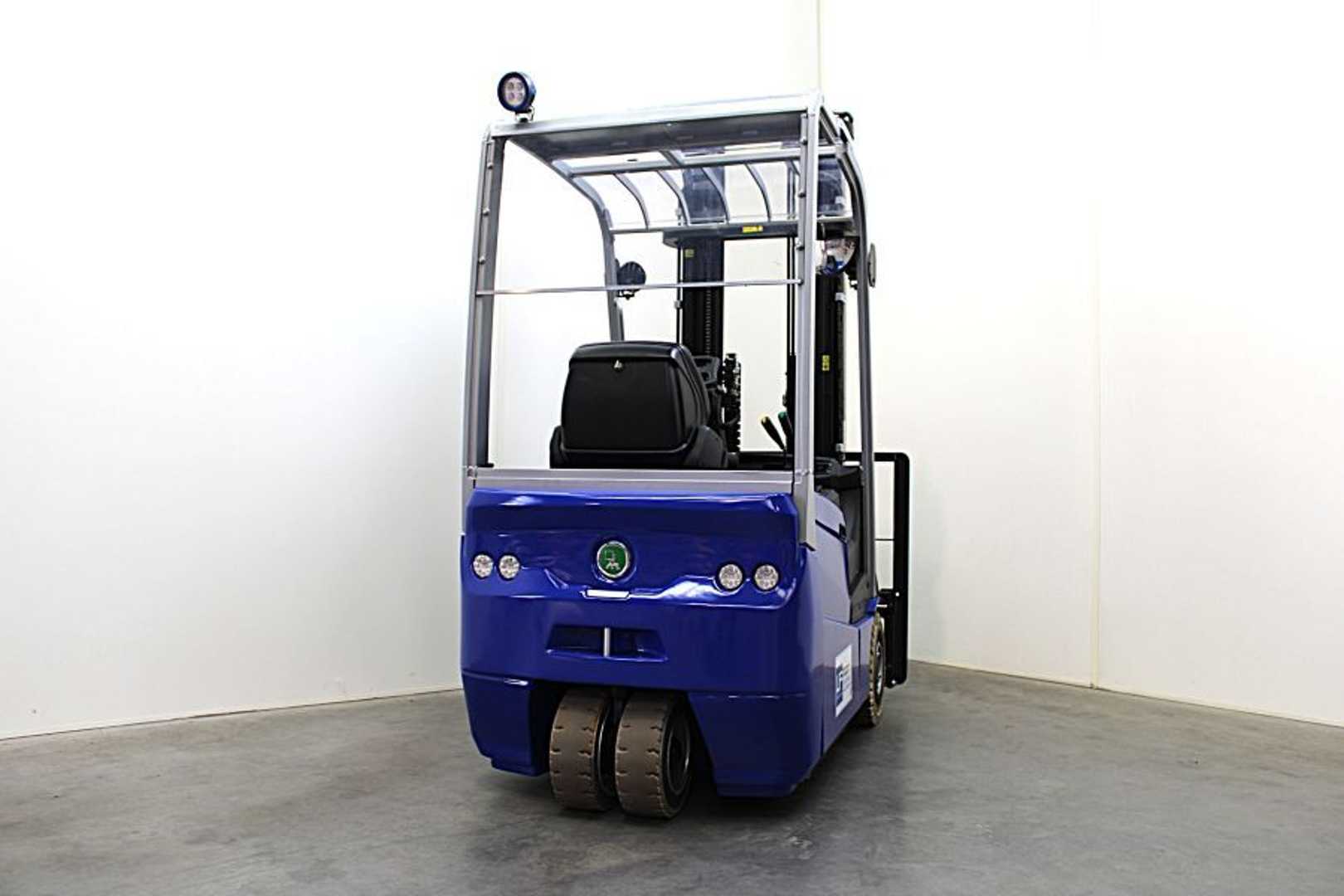 Used Forklift Cesab B 316 3 riteņu dakšu iekrāvējs (Image 4) Used Forklift Cesab B 316 3 riteņu dakšu iekrāvējs (Image 4)