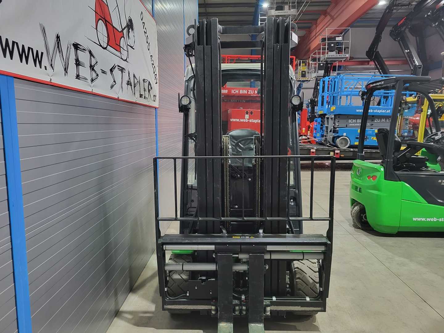 Used Forklift Cesab B320II 3 riteņu dakšu iekrāvējs (Image 5) Used Forklift Cesab B320II 3 riteņu dakšu iekrāvējs (Image 5)