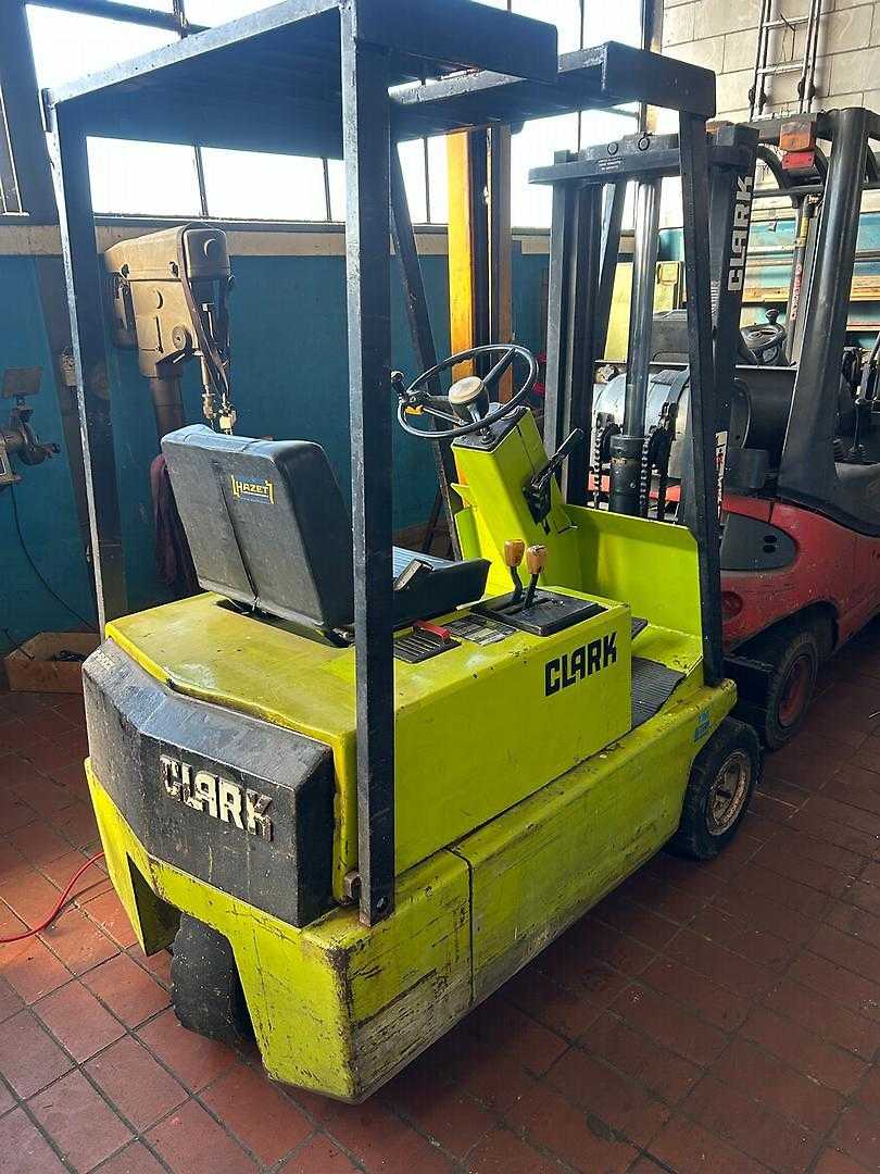 Used Forklift Clark TM 15 3 riteņu dakšu iekrāvējs (Image 1)