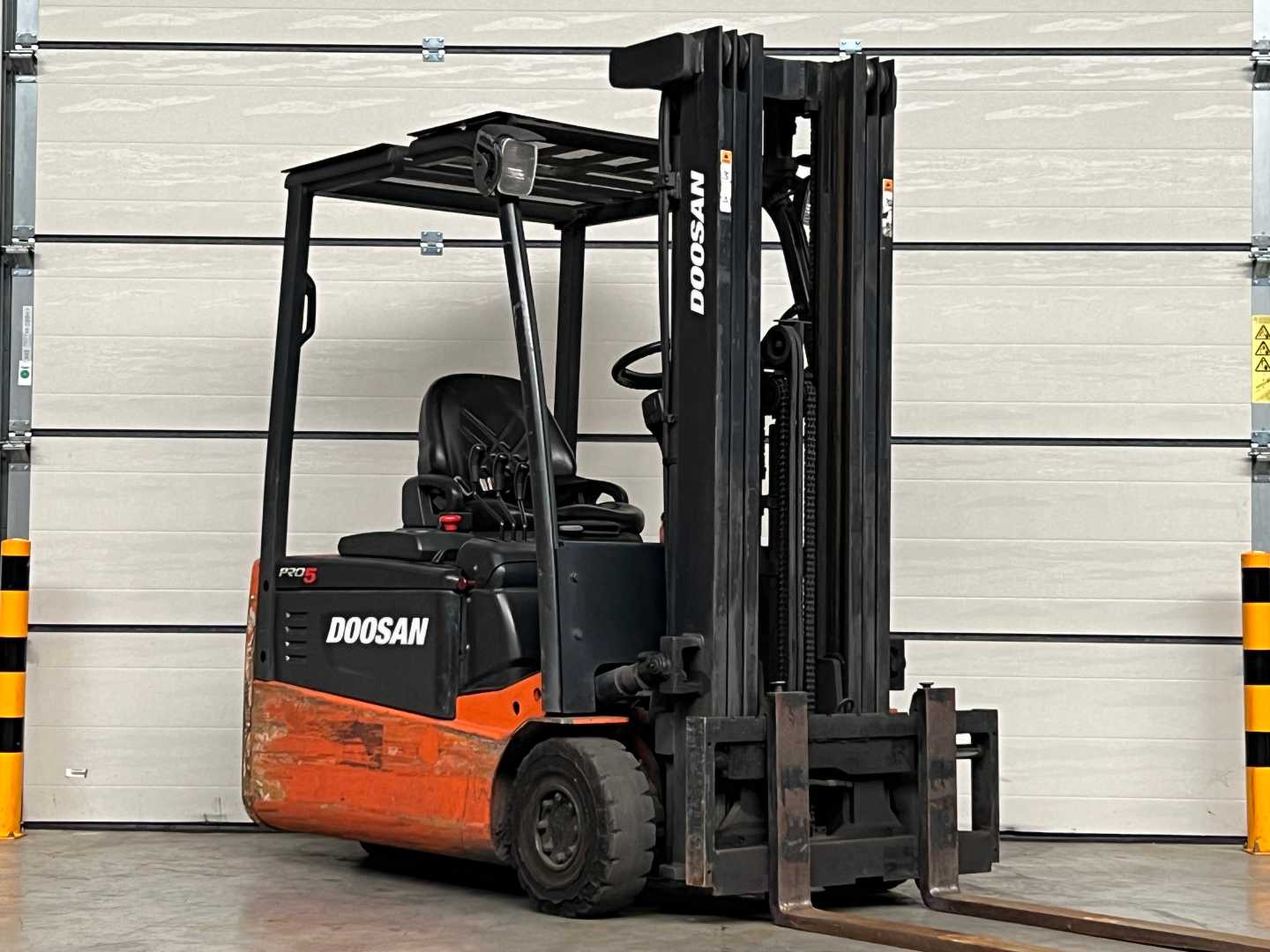 Used Forklift Doosan B18T-5 3 riteņu dakšu iekrāvējs (Image 1) Used Forklift Doosan B18T-5 3 riteņu dakšu iekrāvējs (Image 1)
