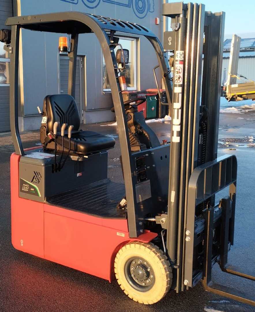 Used Forklift Heli CPD12SQ-A1LIH4 3 riteņu dakšu iekrāvējs (Image 2) Used Forklift Heli CPD12SQ-A1LIH4 3 riteņu dakšu iekrāvējs (Image 2)