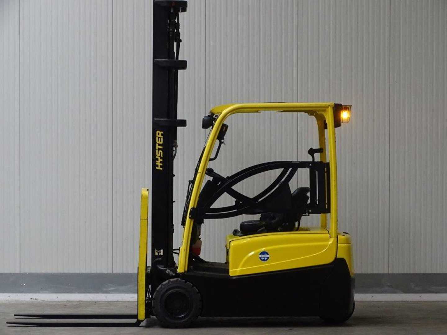 Used Forklift Hyster J2.0XNT 3 riteņu dakšu iekrāvējs (Image 3)