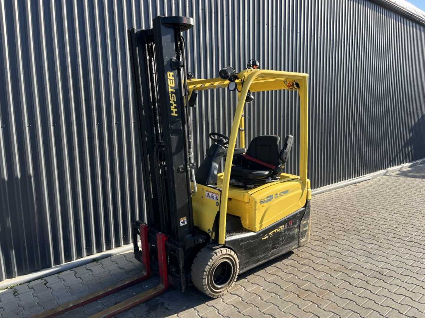 Used Forklift Hyster J1.6XNT 3 riteņu dakšu iekrāvējs (Image 1) Used Forklift Hyster J1.6XNT 3 riteņu dakšu iekrāvējs (Image 1)