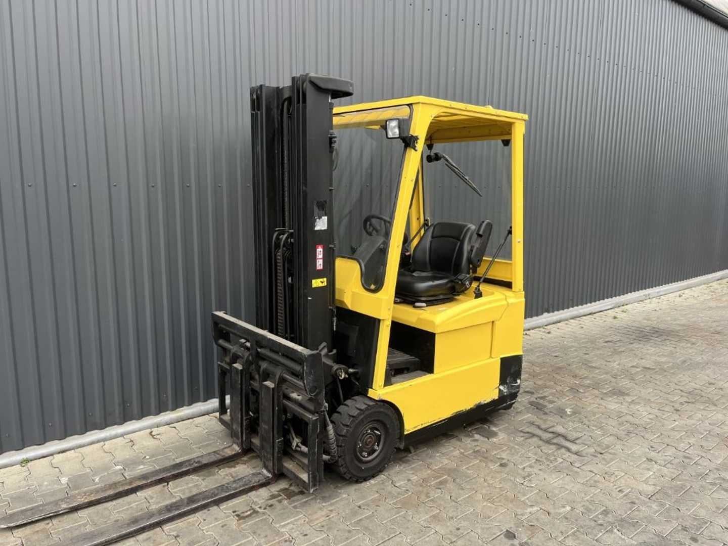 Used Forklift Hyster J1.60XMT 3 riteņu dakšu iekrāvējs (Image 1) Used Forklift Hyster J1.60XMT 3 riteņu dakšu iekrāvējs (Image 1)
