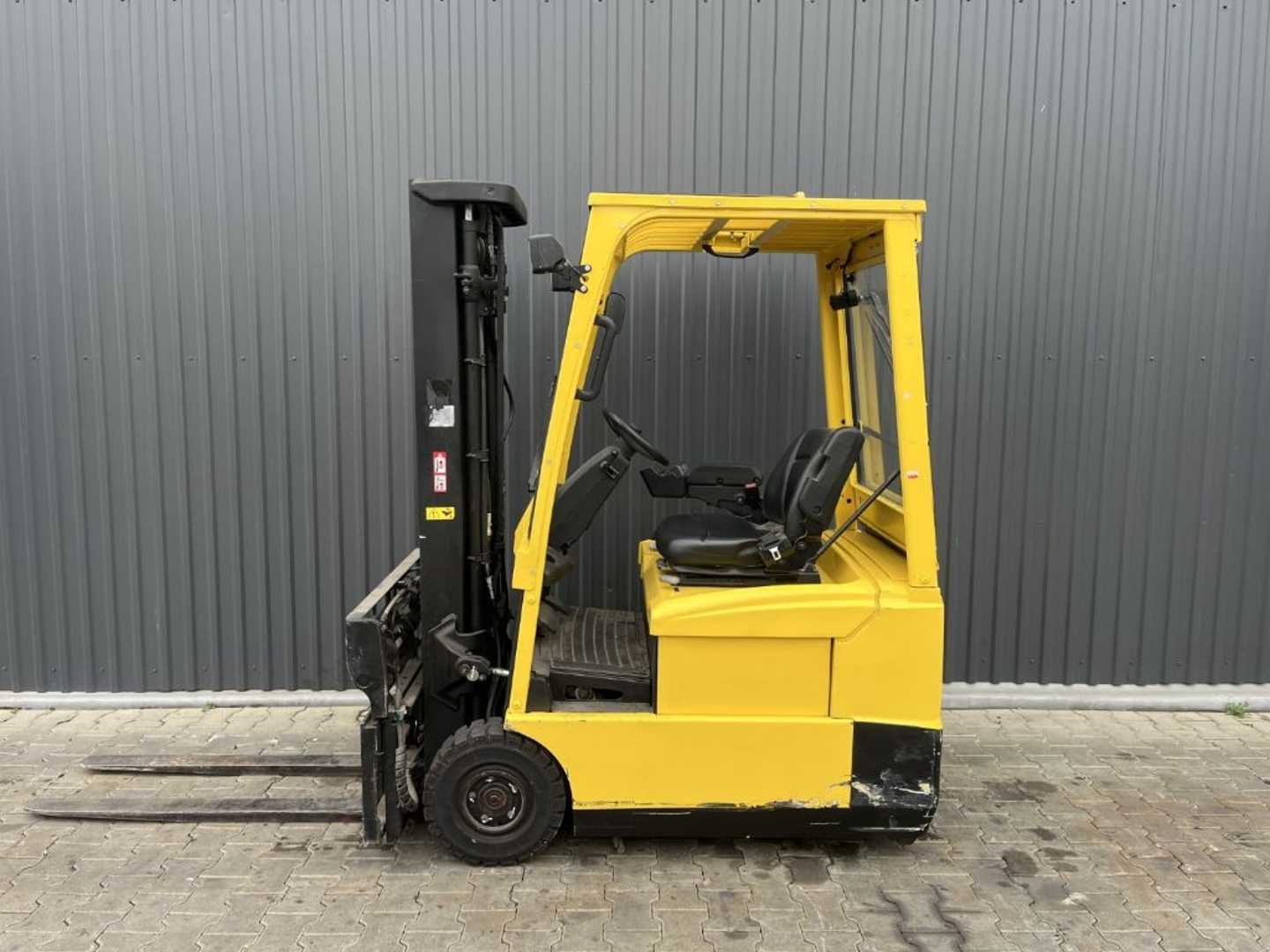 Used Forklift Hyster J1.60XMT 3 riteņu dakšu iekrāvējs (Image 2) Used Forklift Hyster J1.60XMT 3 riteņu dakšu iekrāvējs (Image 2)
