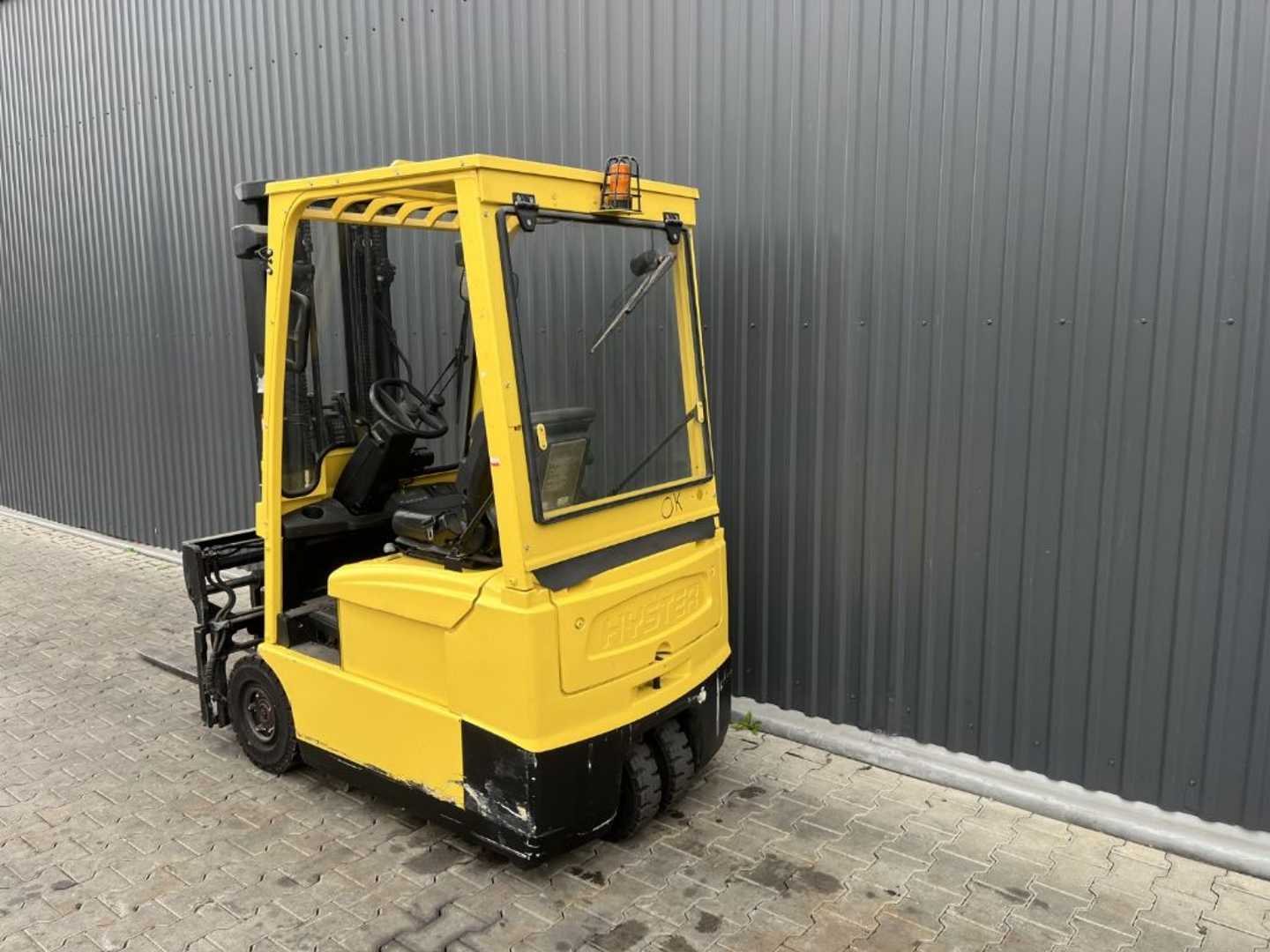 Used Forklift Hyster J1.60XMT 3 riteņu dakšu iekrāvējs (Image 3) Used Forklift Hyster J1.60XMT 3 riteņu dakšu iekrāvējs (Image 3)