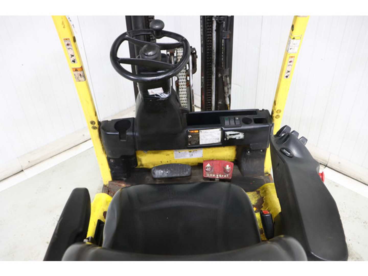 Used Forklift Hyster J2.0XNT 3 riteņu dakšu iekrāvējs (Image 2)