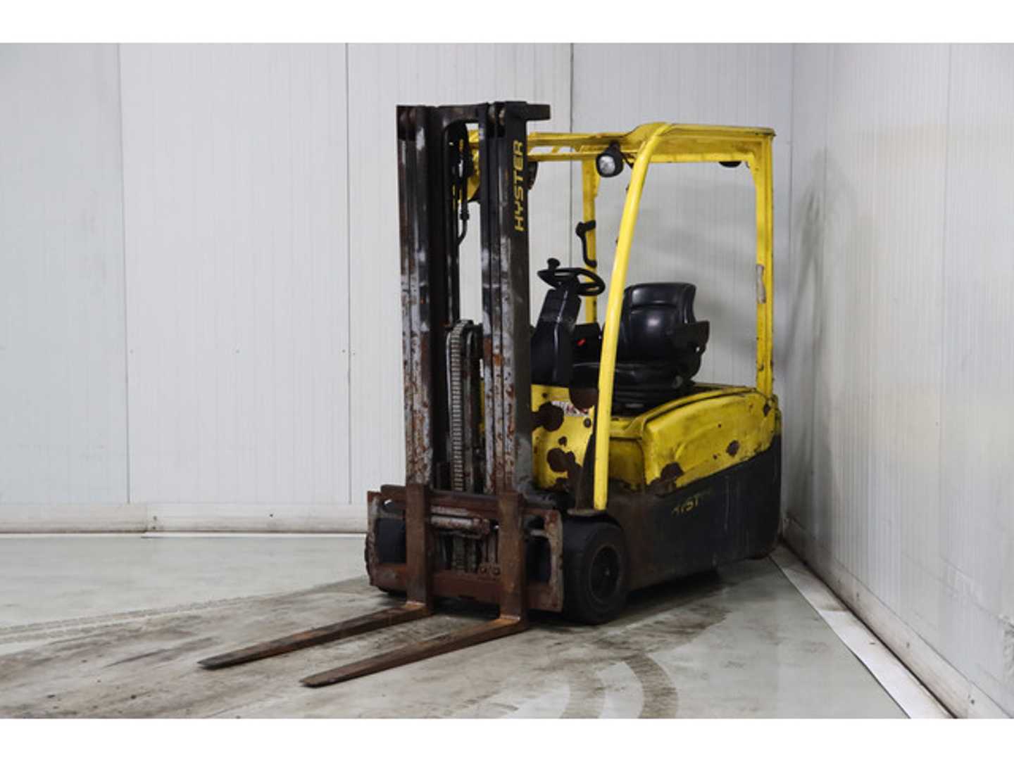 Used Forklift Hyster J2.0XNT 3 riteņu dakšu iekrāvējs (Image 4)