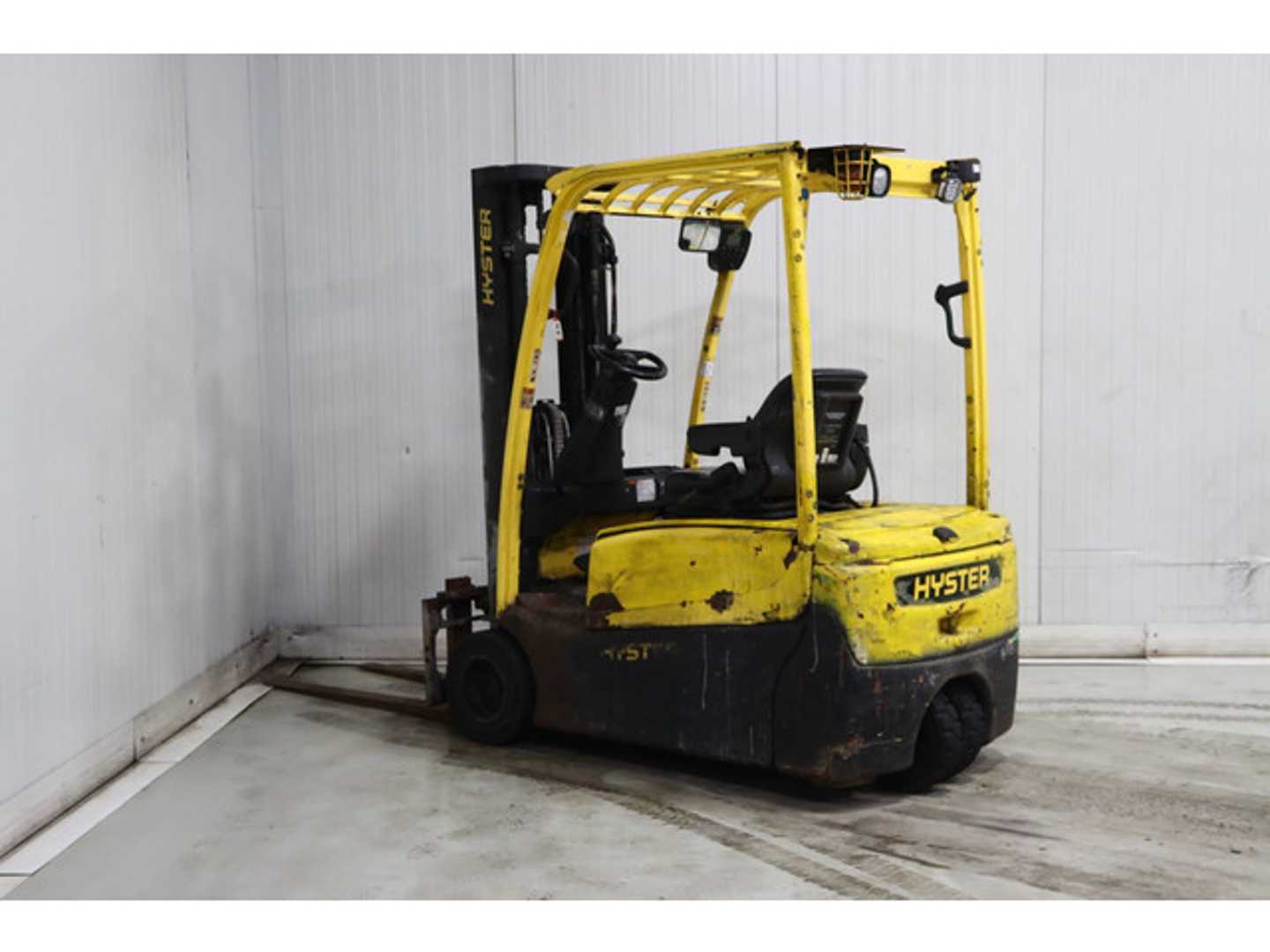 Used Forklift Hyster J2.0XNT 3 riteņu dakšu iekrāvējs (Image 5)