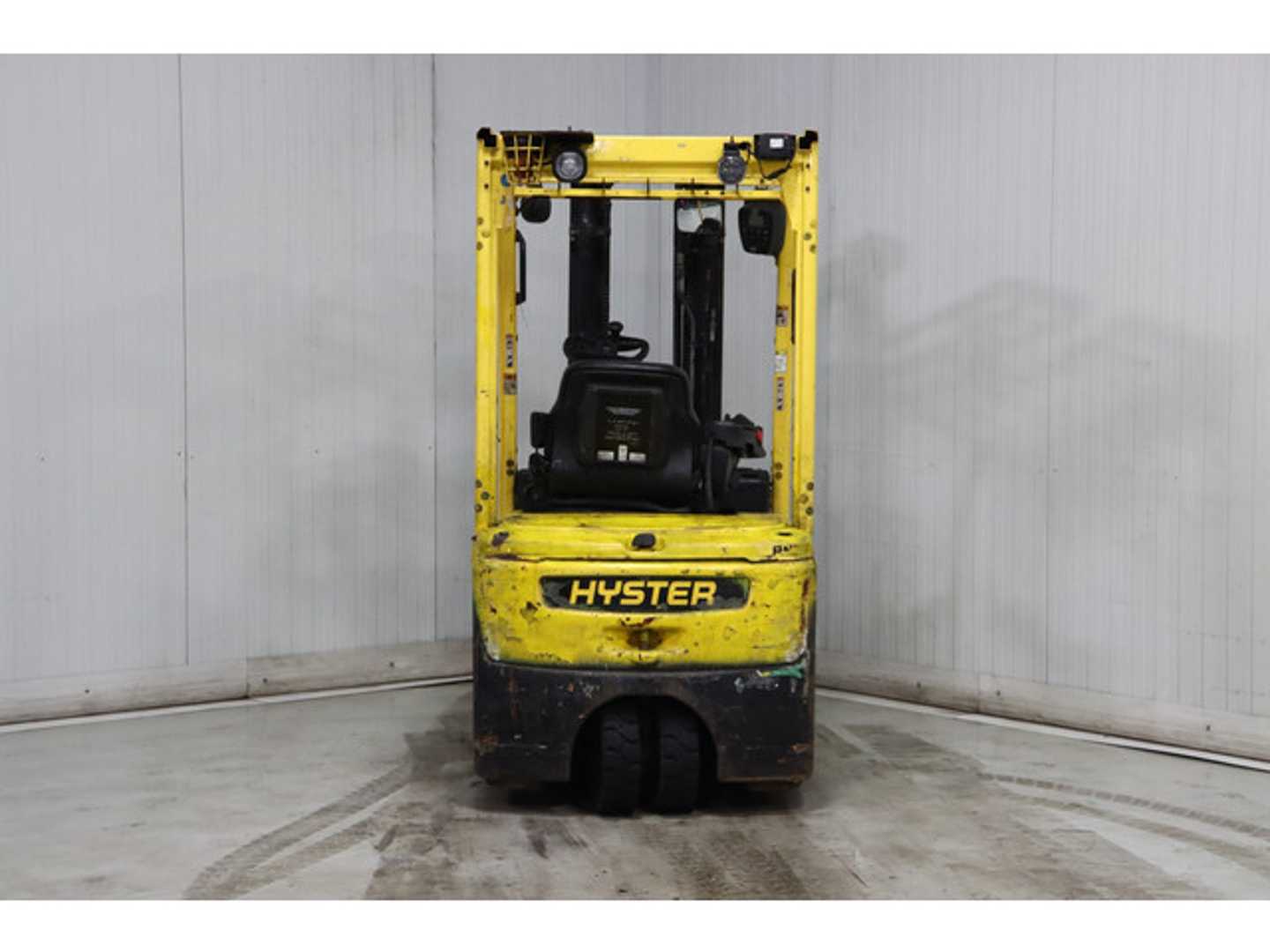 Used Forklift Hyster J2.0XNT 3 riteņu dakšu iekrāvējs (Image 6)
