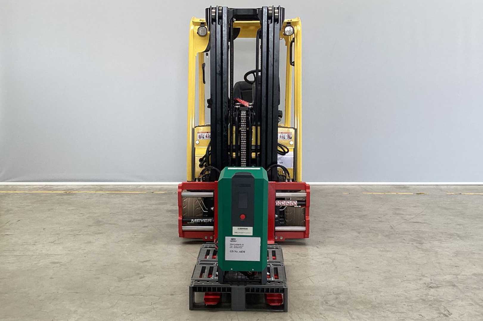 Used Forklift Hyster J2.0XNT/MWB 3 riteņu dakšu iekrāvējs (Image 2) Used Forklift Hyster J2.0XNT/MWB 3 riteņu dakšu iekrāvējs (Image 2)