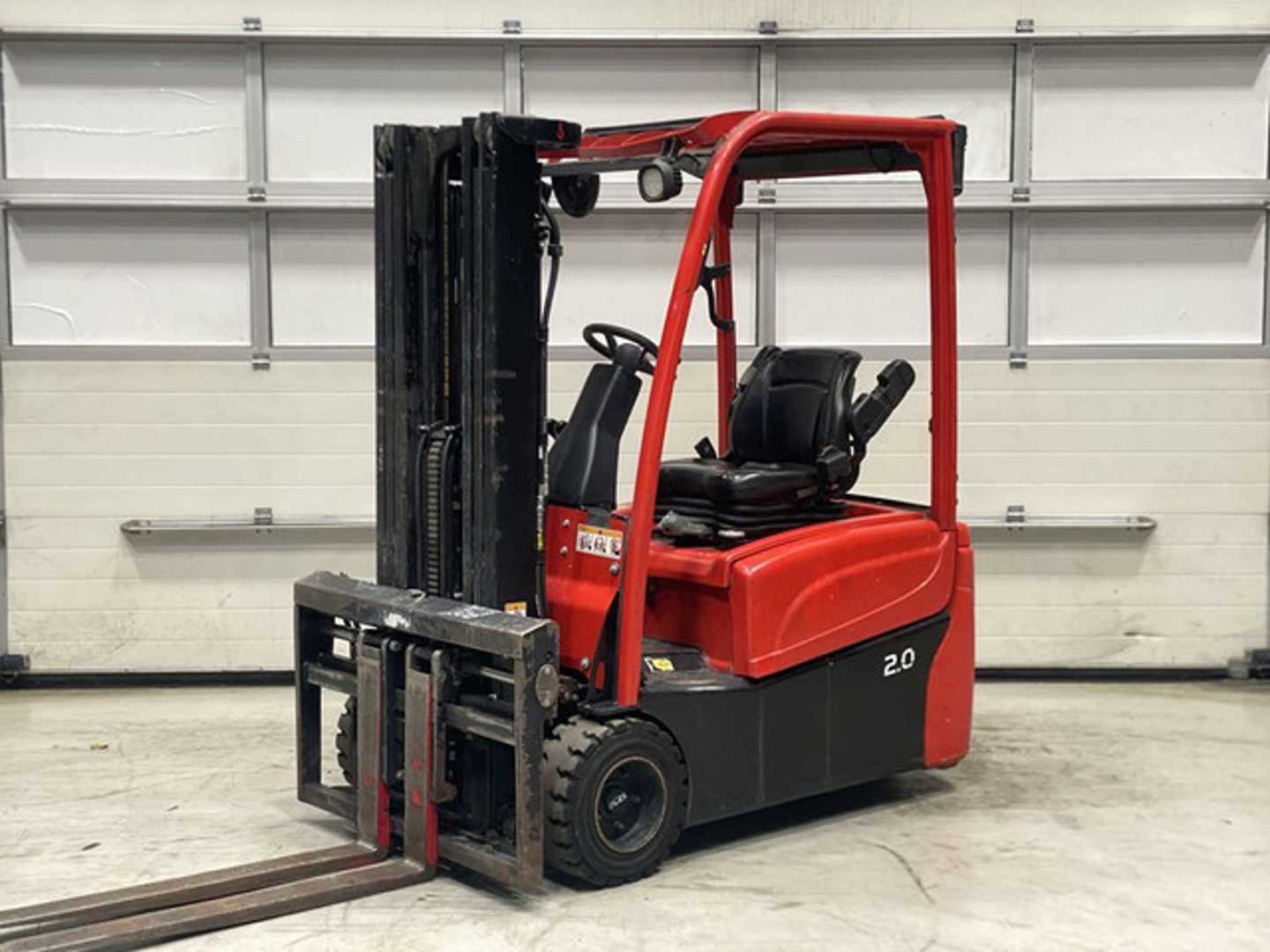 Used Forklift Hyster J2.0XNT 3 riteņu dakšu iekrāvējs (Image 1)