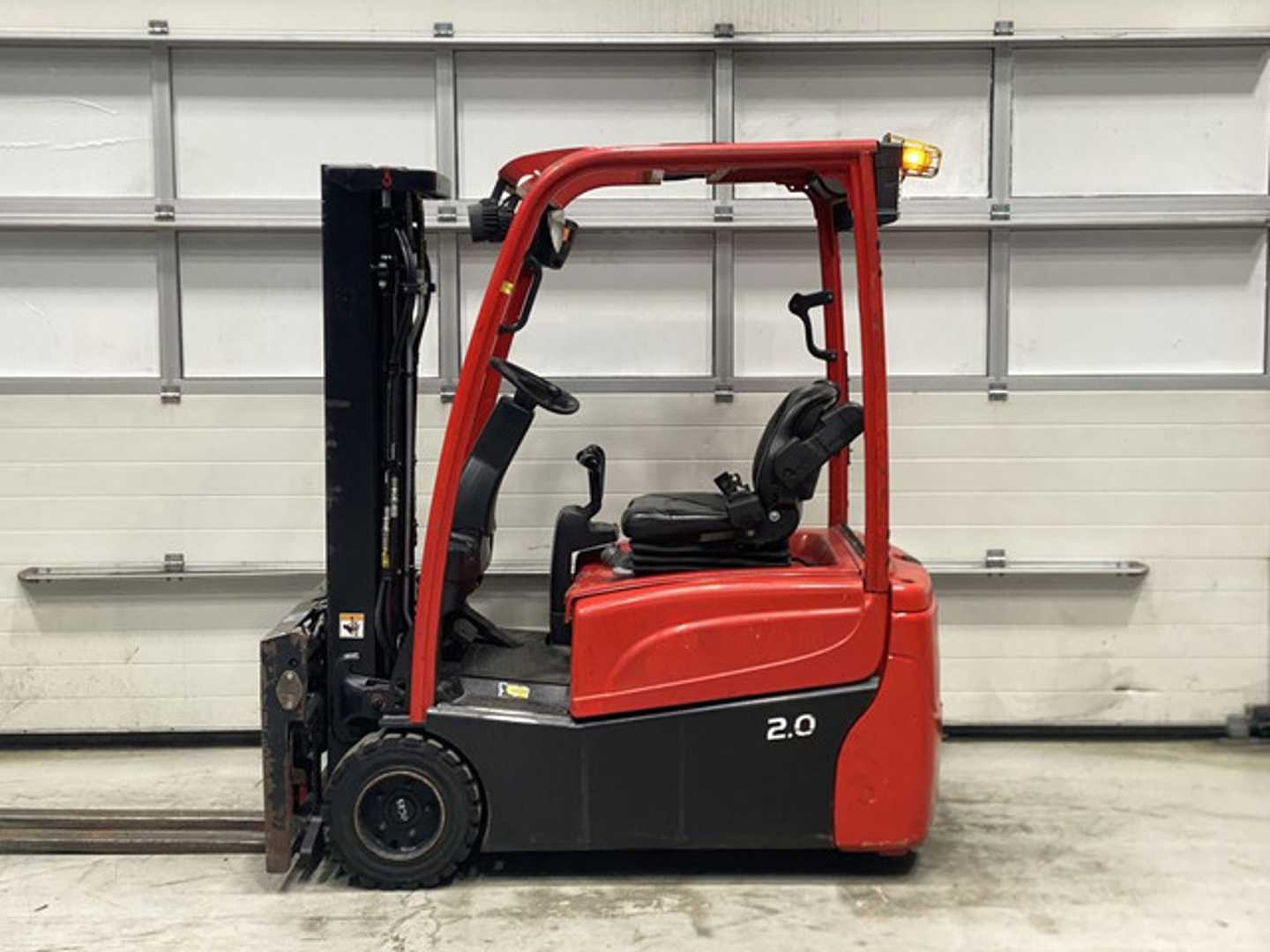 Used Forklift Hyster J2.0XNT 3 riteņu dakšu iekrāvējs (Image 2)