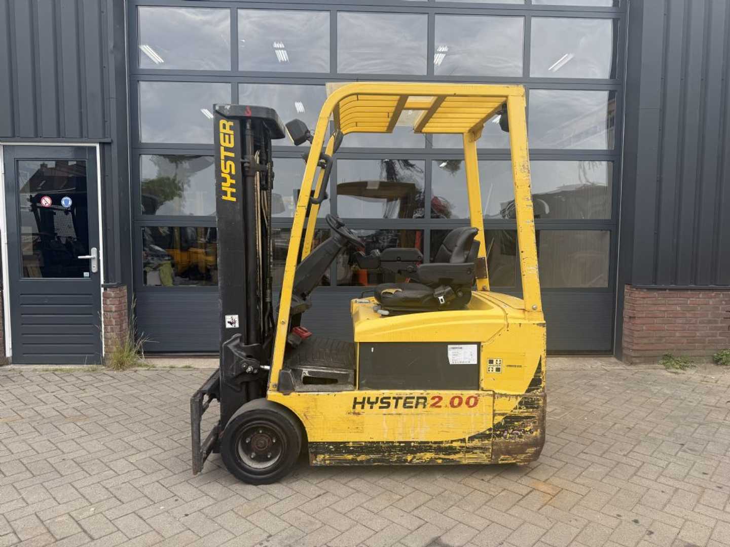 Used Forklift Hyster J2.00XMT 3 riteņu dakšu iekrāvējs (Image 6) Used Forklift Hyster J2.00XMT 3 riteņu dakšu iekrāvējs (Image 6)