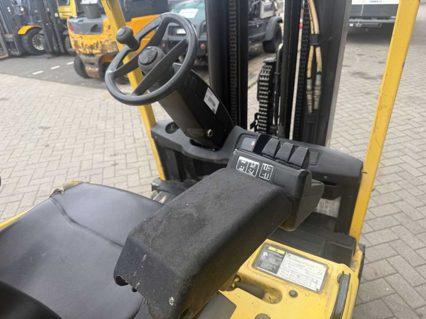 Used Forklift Hyster J2.00XMT 3 riteņu dakšu iekrāvējs (Image 9) Used Forklift Hyster J2.00XMT 3 riteņu dakšu iekrāvējs (Image 9)