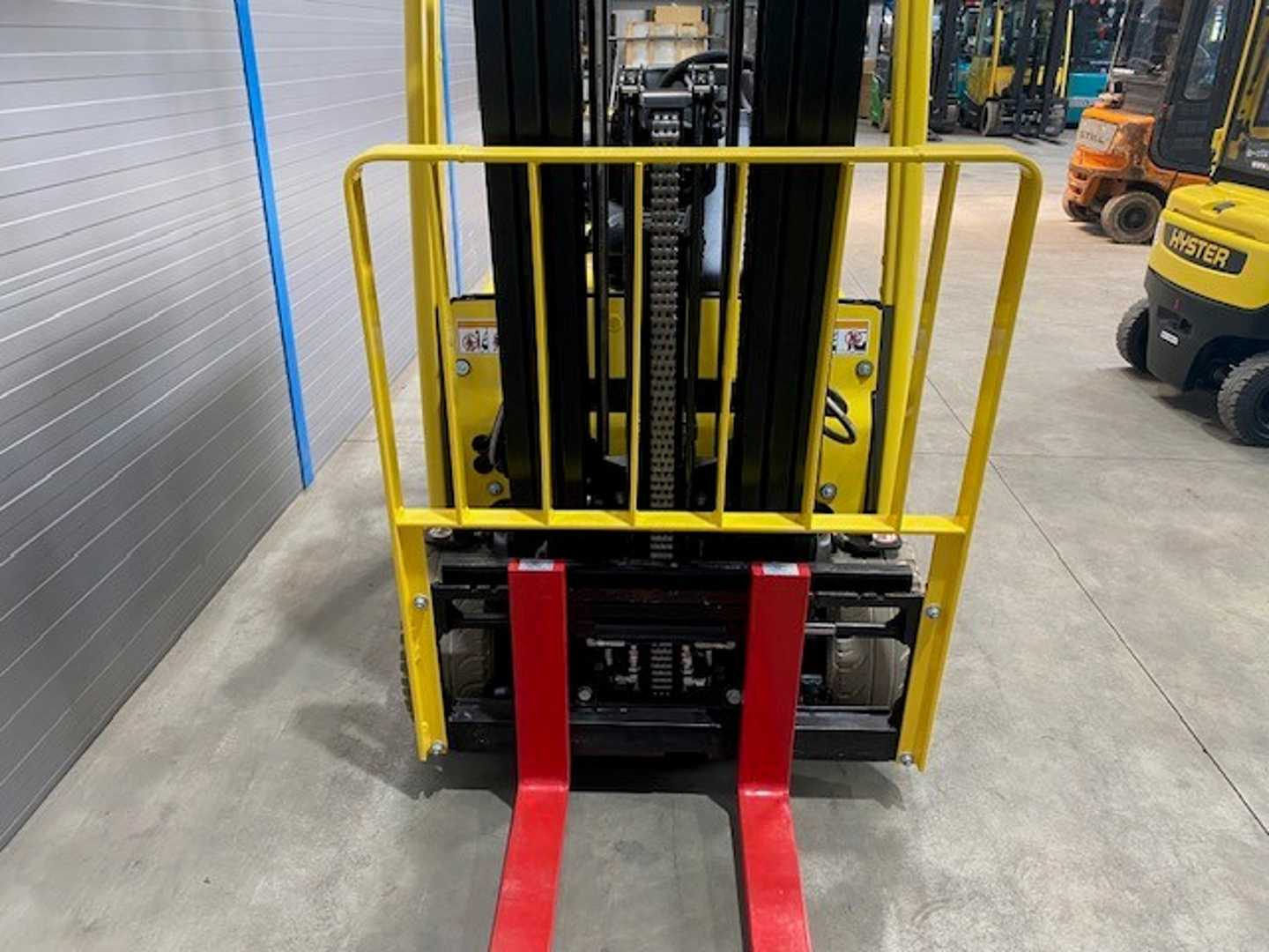 Used Forklift Hyster J2.0XNT LWB 3 riteņu dakšu iekrāvējs (Image 4) Used Forklift Hyster J2.0XNT LWB 3 riteņu dakšu iekrāvējs (Image 4)