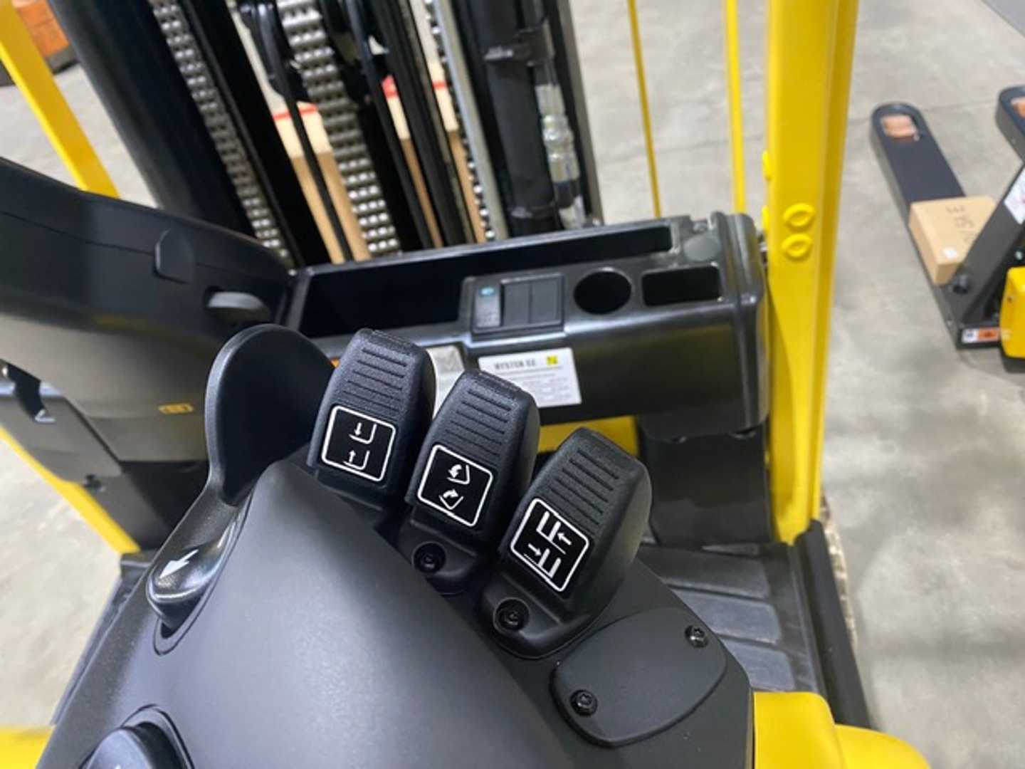 Used Forklift Hyster J1.8XNT MWB 3 riteņu dakšu iekrāvējs (Image 6) Used Forklift Hyster J1.8XNT MWB 3 riteņu dakšu iekrāvējs (Image 6)