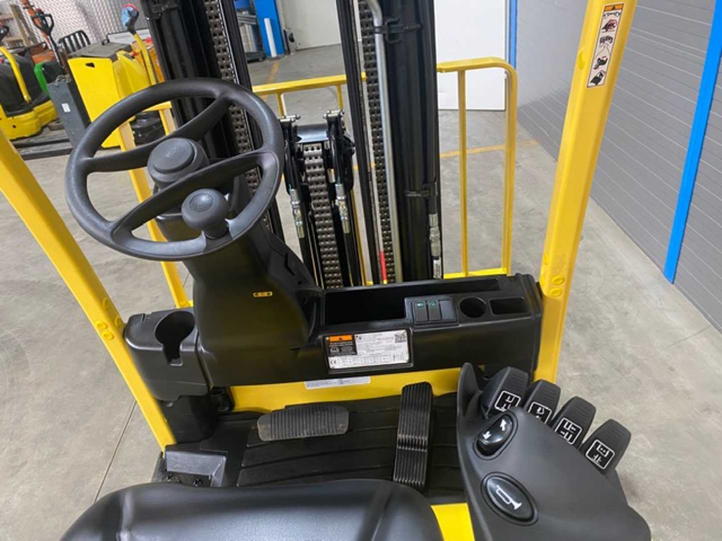 Used Forklift Hyster J1.6XNT MWB 3 riteņu dakšu iekrāvējs (Image 5) Used Forklift Hyster J1.6XNT MWB 3 riteņu dakšu iekrāvējs (Image 5)