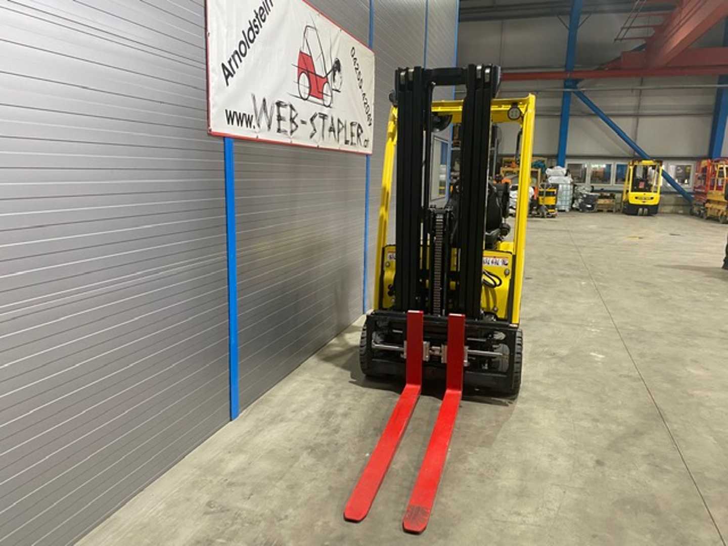 Used Forklift Hyster J1.8XNT MWB 3 riteņu dakšu iekrāvējs (Image 2) Used Forklift Hyster J1.8XNT MWB 3 riteņu dakšu iekrāvējs (Image 2)