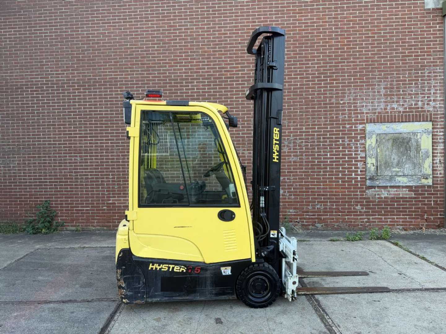Used Forklift Hyster J1.5XNT MWB 3 riteņu dakšu iekrāvējs (Image 2) Used Forklift Hyster J1.5XNT MWB 3 riteņu dakšu iekrāvējs (Image 2)