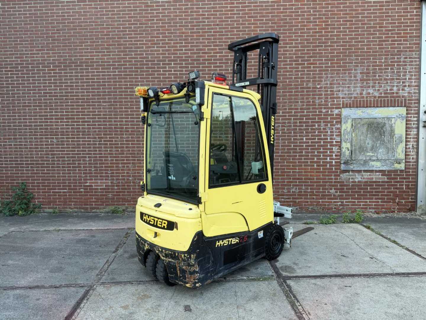 Used Forklift Hyster J1.5XNT MWB 3 riteņu dakšu iekrāvējs (Image 3) Used Forklift Hyster J1.5XNT MWB 3 riteņu dakšu iekrāvējs (Image 3)