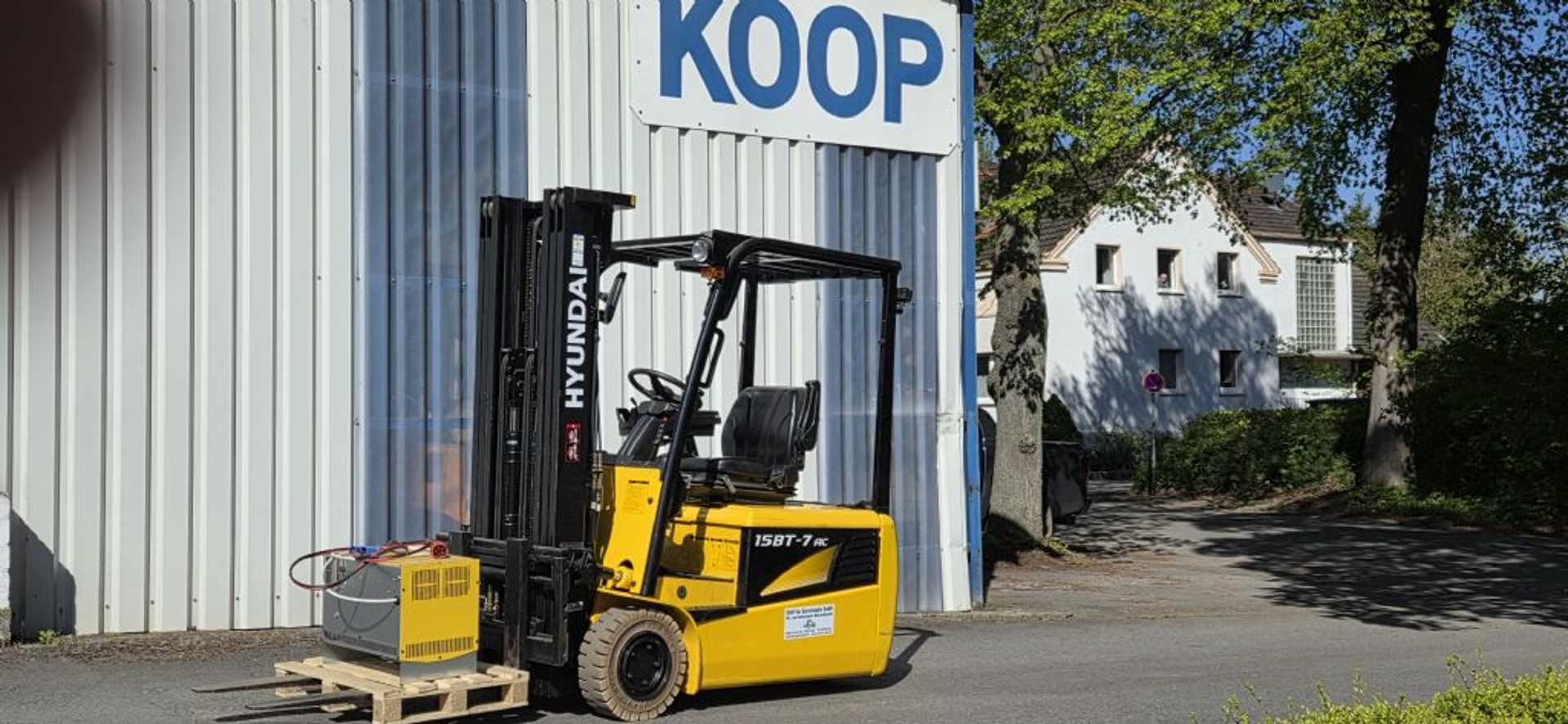 Used Forklift Hyundai 15BT-7 3 riteņu dakšu iekrāvējs (Image 3) Used Forklift Hyundai 15BT-7 3 riteņu dakšu iekrāvējs (Image 3)