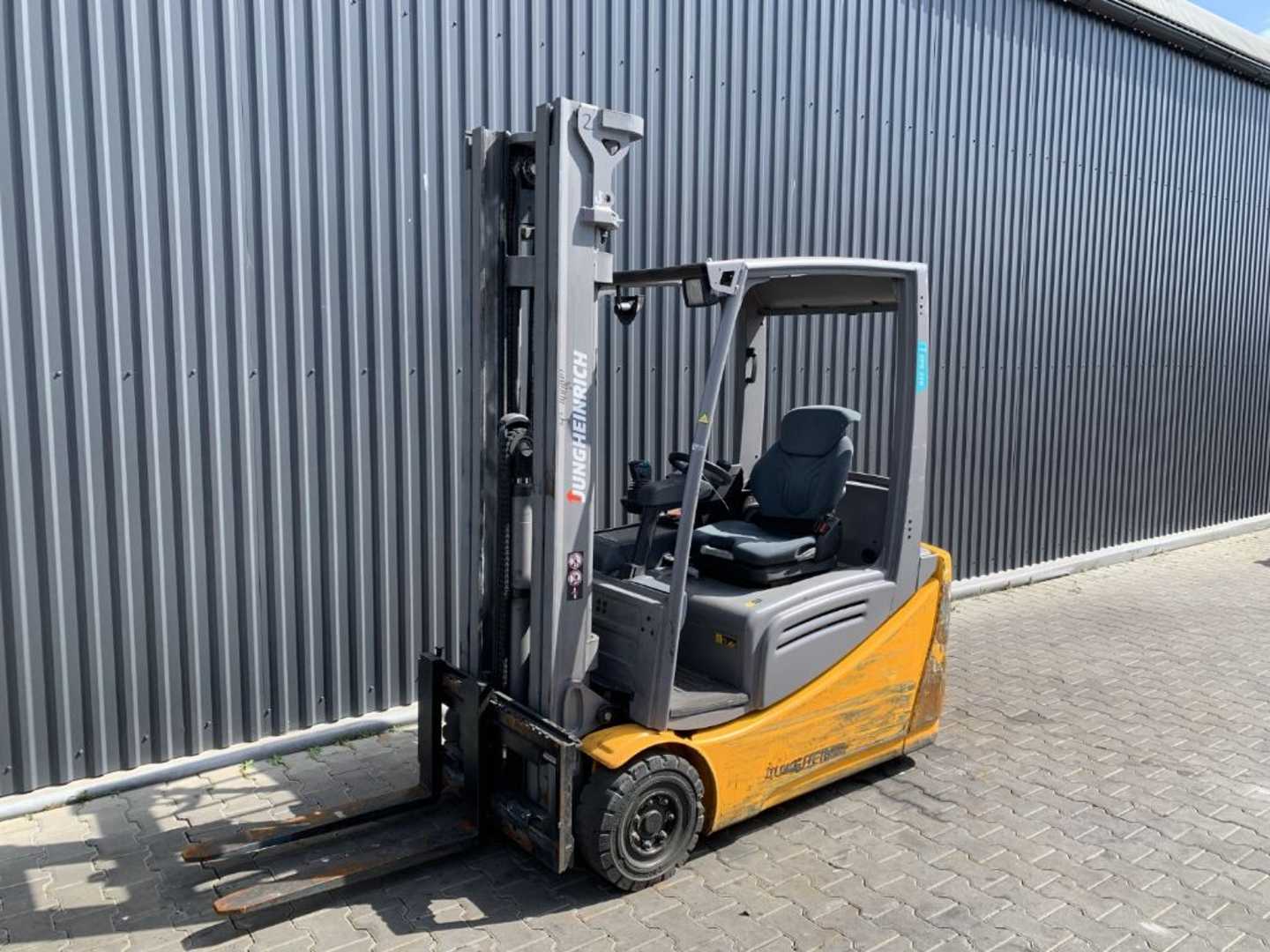 Used Forklift Jungheinrich EFG216 3 riteņu dakšu iekrāvējs (Image 1)