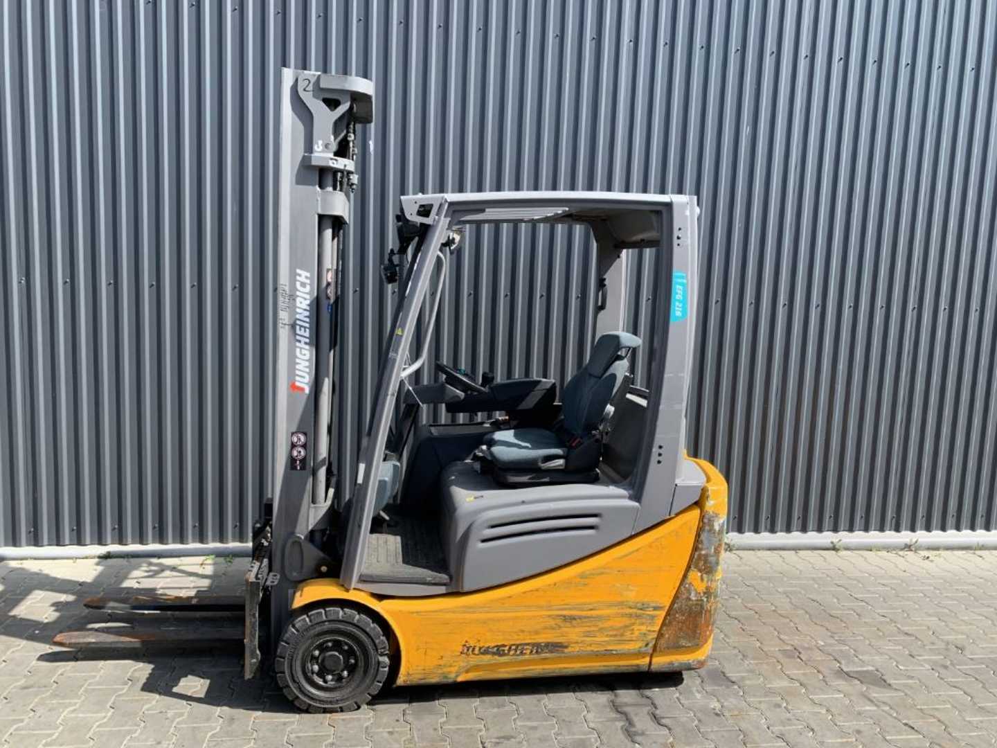 Used Forklift Jungheinrich EFG216 3 riteņu dakšu iekrāvējs (Image 2)
