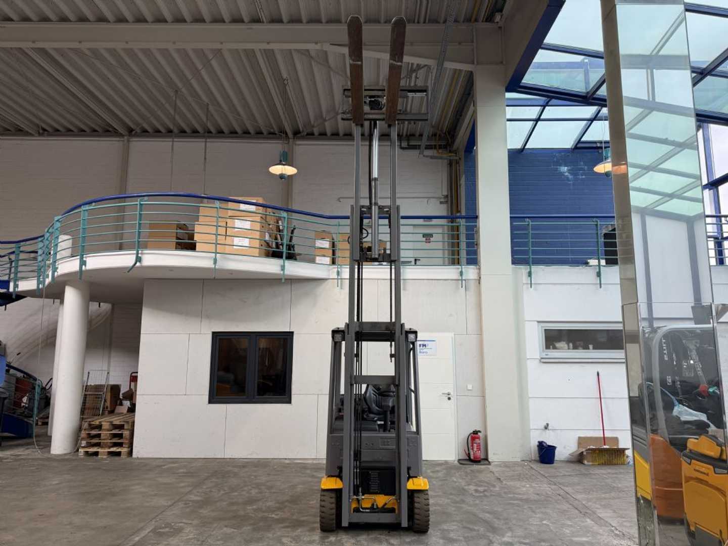 Used Forklift Jungheinrich EFG 216 k / 2127 Std. / AKKU NEU 3 riteņu dakšu iekrāvējs (Image 5) Used Forklift Jungheinrich EFG 216 k / 2127 Std. / AKKU NEU 3 riteņu dakšu iekrāvējs (Image 5)
