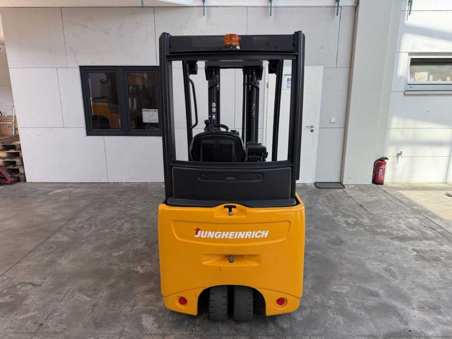 Used Forklift Jungheinrich EFG 220 / 4298 Std. / AKKU 96 % 3 riteņu dakšu iekrāvējs (Image 4)