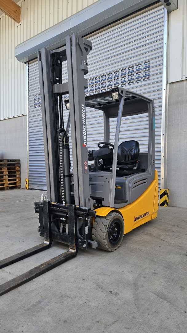Used Forklift Jungheinrich EFG 216k 3 riteņu dakšu iekrāvējs (Image 1) Used Forklift Jungheinrich EFG 216k 3 riteņu dakšu iekrāvējs (Image 1)