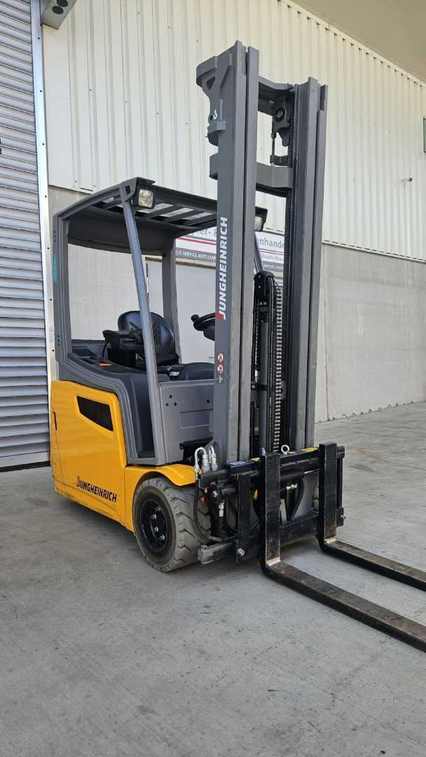 Used Forklift Jungheinrich EFG 216k 3 riteņu dakšu iekrāvējs (Image 2) Used Forklift Jungheinrich EFG 216k 3 riteņu dakšu iekrāvējs (Image 2)