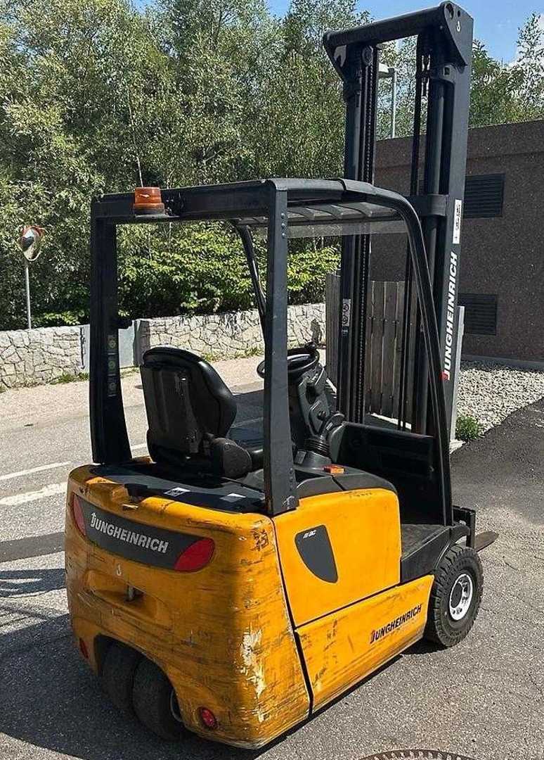 Used Forklift Jungheinrich EFG 213 3 riteņu dakšu iekrāvējs (Image 2) Used Forklift Jungheinrich EFG 213 3 riteņu dakšu iekrāvējs (Image 2)