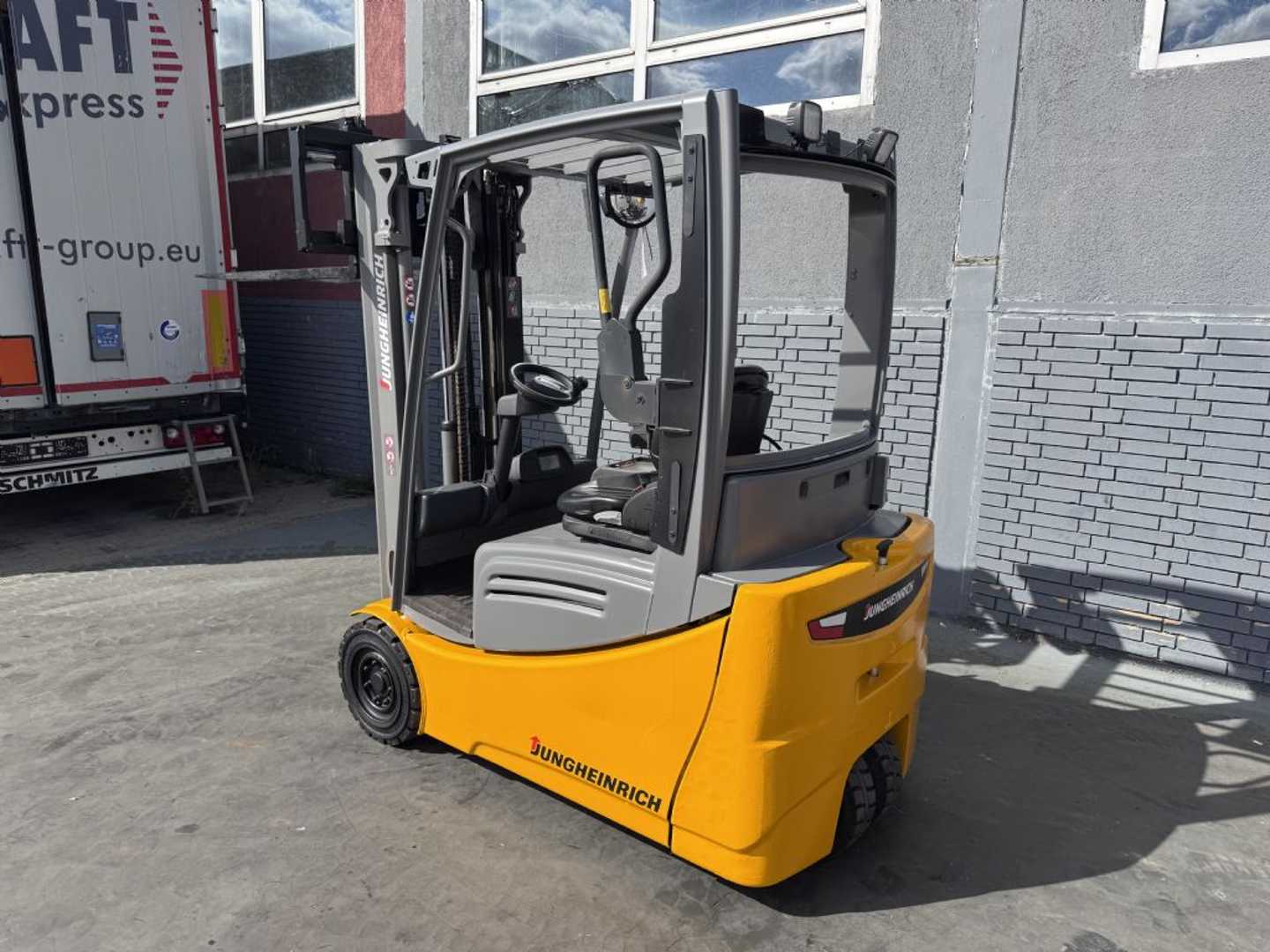 Used Forklift Jungheinrich EFG 216 Baujahr 2021 / Stunden 5204 HH 3100 3 riteņu dakšu iekrāvējs (Image 4) Used Forklift Jungheinrich EFG 216 Baujahr 2021 / Stunden 5204 HH 3100 3 riteņu dakšu iekrāvējs (Image 4)