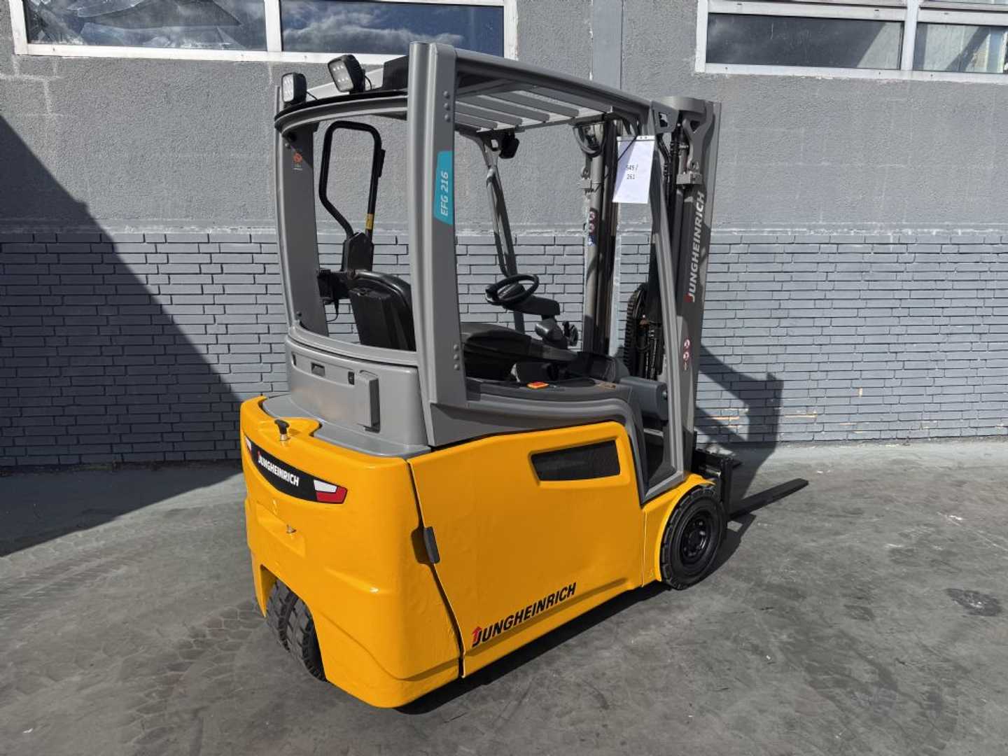 Used Forklift Jungheinrich EFG 216 Baujahr 2021 / Stunden 5204 HH 3100 3 riteņu dakšu iekrāvējs (Image 5) Used Forklift Jungheinrich EFG 216 Baujahr 2021 / Stunden 5204 HH 3100 3 riteņu dakšu iekrāvējs (Image 5)