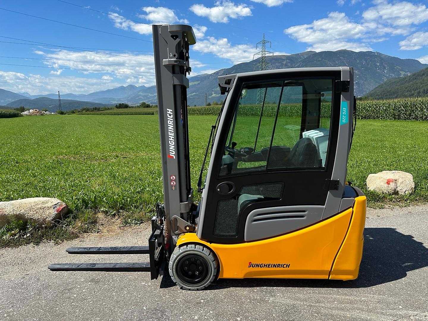 Used Forklift Jungheinrich EFG 220 - 550DZ *NEU*NEW* 3 riteņu dakšu iekrāvējs (Image 2) Used Forklift Jungheinrich EFG 220 - 550DZ *NEU*NEW* 3 riteņu dakšu iekrāvējs (Image 2)