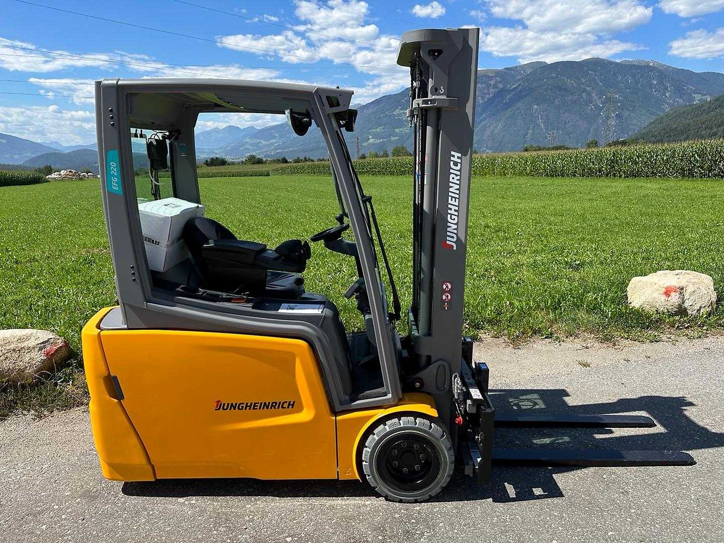 Used Forklift Jungheinrich EFG 220 - 500DZ *NEU*NEW* 3 riteņu dakšu iekrāvējs (Image 3) Used Forklift Jungheinrich EFG 220 - 500DZ *NEU*NEW* 3 riteņu dakšu iekrāvējs (Image 3)