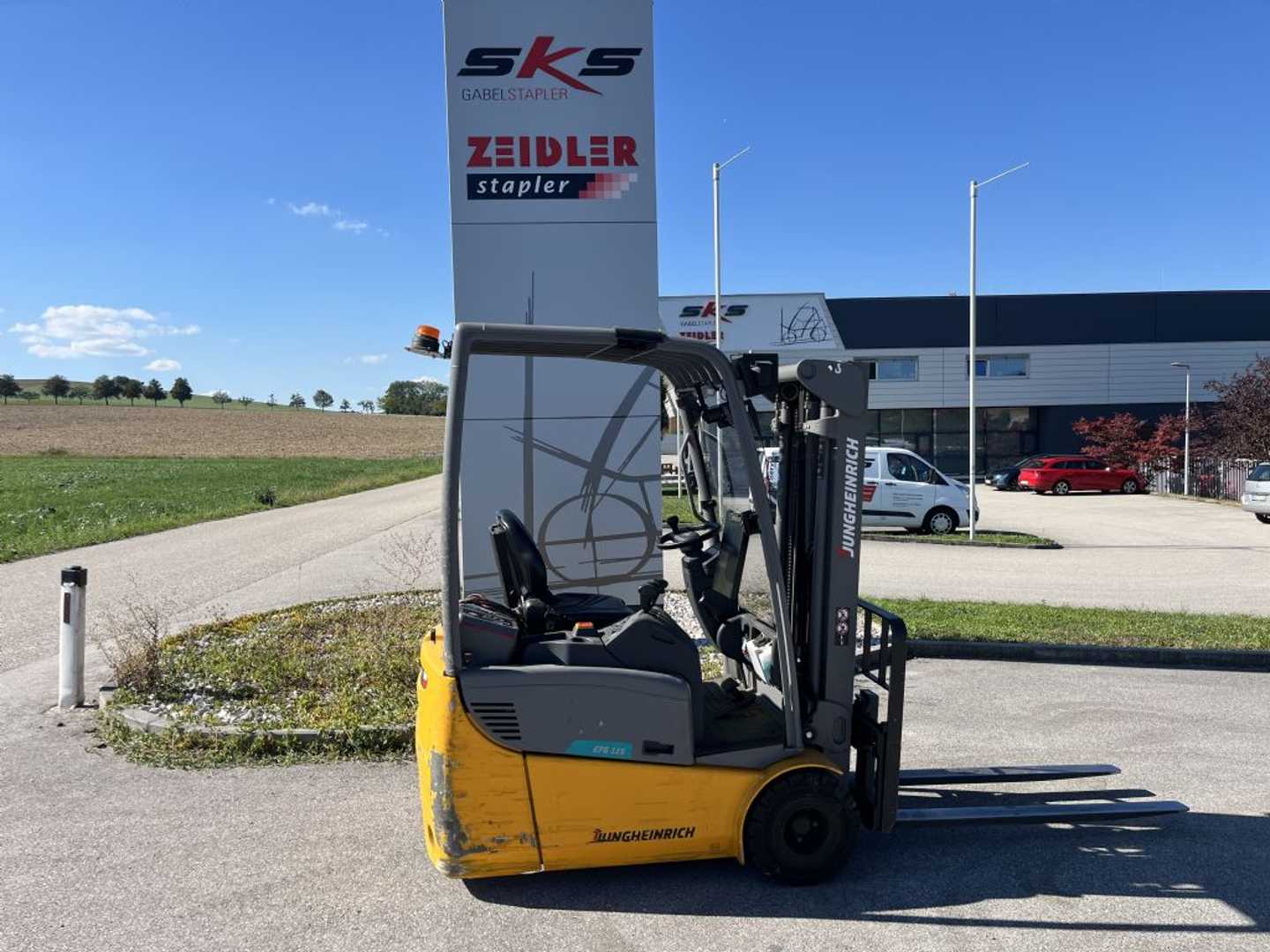Used Forklift Jungheinrich EFG115 3 riteņu dakšu iekrāvējs (Image 2) Used Forklift Jungheinrich EFG115 3 riteņu dakšu iekrāvējs (Image 2)