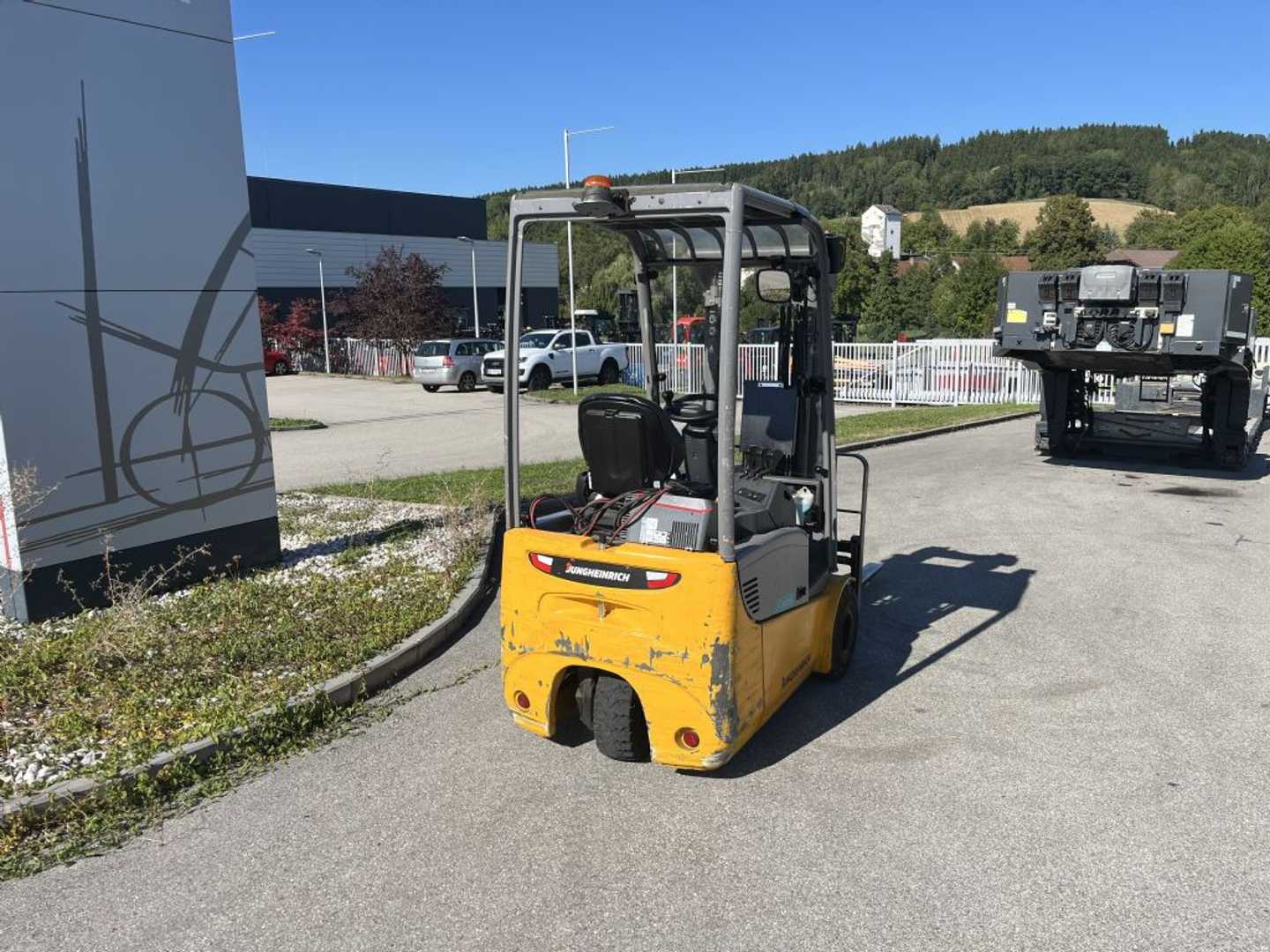 Used Forklift Jungheinrich EFG115 3 riteņu dakšu iekrāvējs (Image 3) Used Forklift Jungheinrich EFG115 3 riteņu dakšu iekrāvējs (Image 3)